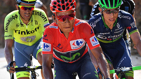 Der Kolumbianer Nairo Quintana (Mitte) wird von seinem Landsmann Esteban Chaves (rechts) und vom Spanier Alberto Contador verfolgt.