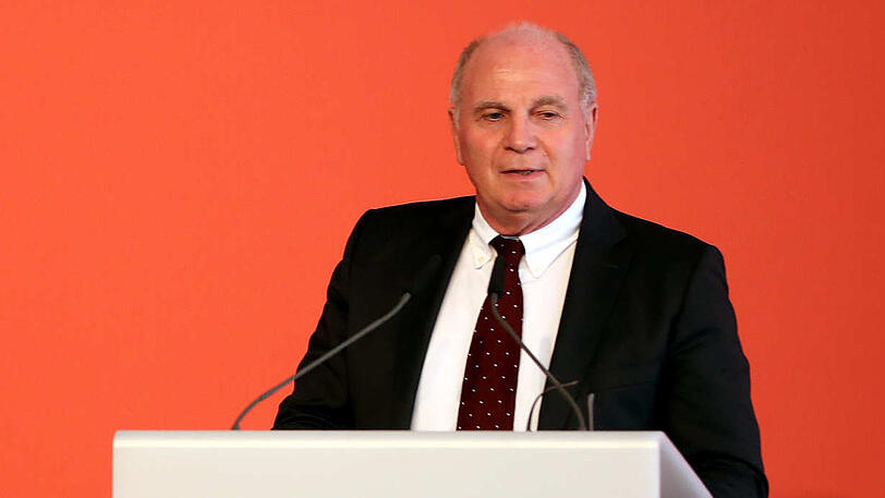 Klubpräsident Uli Hoeneß spricht bei der offiziellen Eröffnung des FC Bayern Campus.