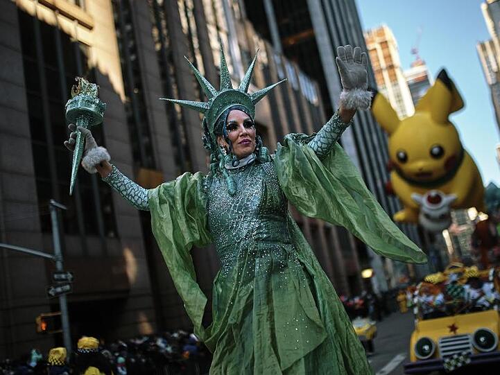 Die Freiheitsstatue darf bei der Thanksgiving-Parade nicht fehlen.