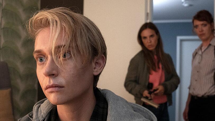 "Polizeiruf 110: Daniel A.": Daniel (Jonathan Perleth, l.) hat große Angst, sich vor seinem Vater outen zu müssen.
