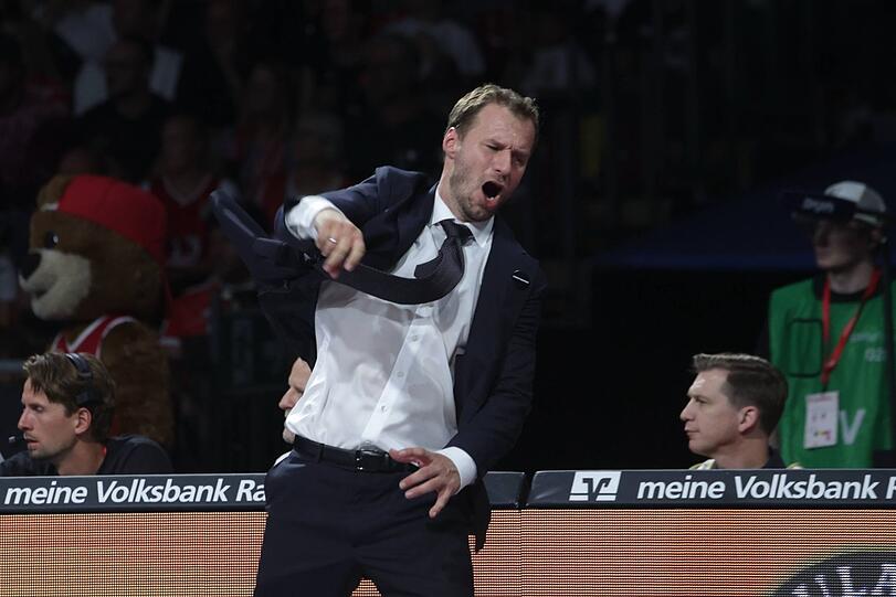Bayerns Duracell-Hasen-Trainer: Anton Gavel. Bayerns Duracell-Hasen-Trainer: Anton Gavel.