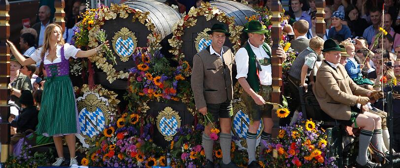 Tradition und jedes Jahr ein buntes Treiben: Der Einzug der Wirte auf die Theresienwiese. Die schönsten Bilder