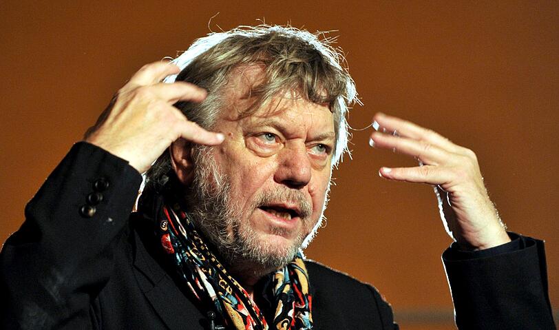 Der Kammerspiele-Intendant

Den Köpfen in Münchens Kulturszene geht es auch nicht eben schlecht: Auf gut 350 000 Euro wird zum Beispiel das Jahresgehalt von Kammerspiele-Intendant Johan Simons geschätzt. Dazu bekommt er noch diverse Regie-Gagen.

Das ist übrigens fast mickrig im Vergleich zu dem Betrag, den der verstorbene Generalmusikdirektor der Philharmoniker, Lorin Maazel, zuletzt eingestrichen hat: rund 800 000 Euro im Jahr. Im Moment ist dieser lukrative Posten vakant.