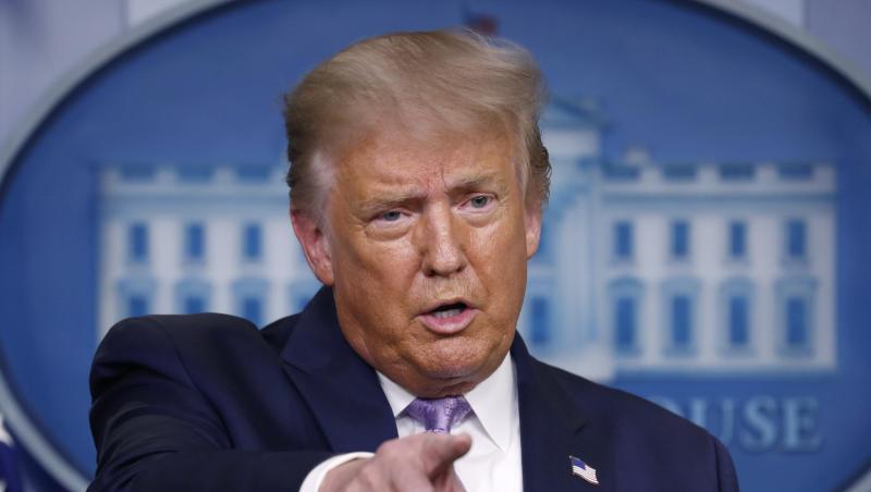 Trump hatte auf Twitter behauptet, bei der FDA erschwerten ihm feindlich gesinnte Beamte die Entwicklung von Corona-Medikamenten und Impfstoffen, damit es vor der Wahl am 3. November keine Erfolgsmeldung geben könne. Trump hatte auf Twitter behauptet, bei der FDA erschwerten ihm feindlich gesinnte Beamte die Entwicklung von Corona-Medikamenten und Impfstoffen, damit es vor der Wahl am 3. November keine Erfolgsmeldung geben könne.