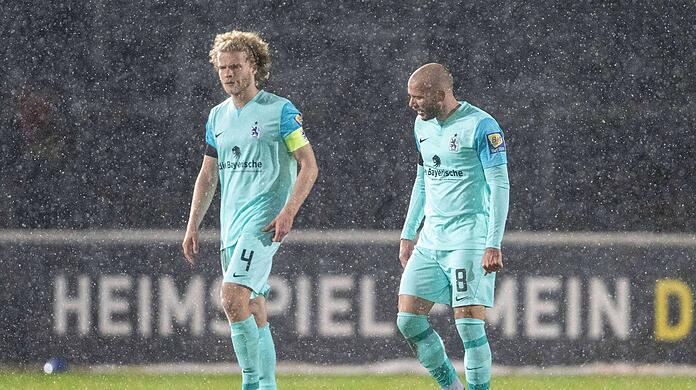 Kapitän Jesper Verlaat (l.) und Manni Starke bei der Pleite in Dortmund.