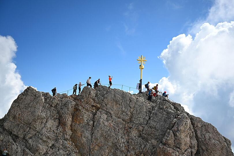 Die Zugspitze ist dank Seilbahn-Zugangs ein beliebtes Ausflugsziel. (Archivbild) Die Zugspitze ist dank Seilbahn-Zugangs ein beliebtes Ausflugsziel. (Archivbild)