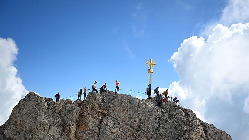 Die Zugspitze ist dank Seilbahn-Zugangs ein beliebtes Ausflugsziel. (Archivbild) Die Zugspitze ist dank Seilbahn-Zugangs ein beliebtes Ausflugsziel. (Archivbild)