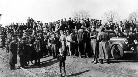 Vertriebene aus der Tschechoslowakei im Sommer 1946 nach ihrer Ankunft in der amerikanischen Zone. Bayern nahm viele Sudetendeutsche auf.