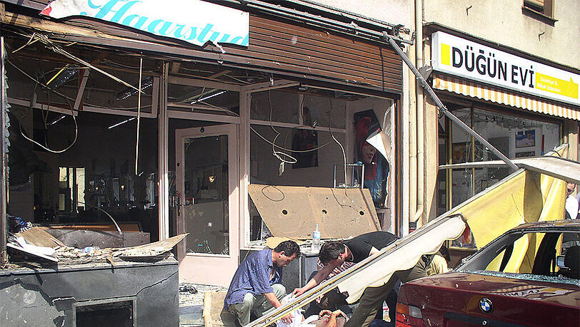Bei dem Anschlag waren am 9. Juni 2004 22 Menschen verletzt worden, einige von ihnen lebensgefährlich. Heute sagen weitere Opfer im Münchner NSU-Prozess aus. Bei dem Anschlag waren am 9. Juni 2004 22 Menschen verletzt worden, einige von ihnen lebensgefährlich. Heute sagen weitere Opfer im Münchner NSU-Prozess aus.
