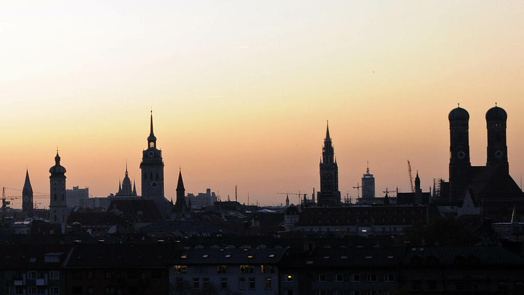 "Dunkelrote" Corona-Warnstufe: Weitere Beschränkungen ab Inzidenz-Wert 100 | Abendzeitung München