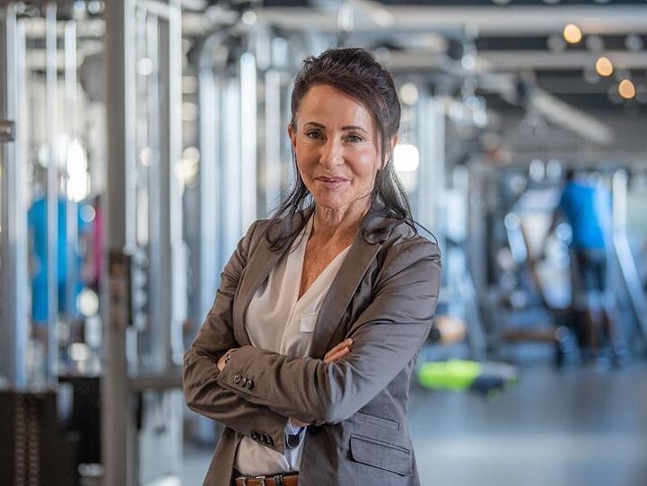 Fitnessstudio-Betreiberin Renate Holland hat das Online-Portal Yelp wegen seines Bewertungssystems verklagt.