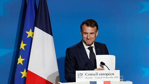 Frankreichs Pr&auml;sident Emmanuel Macron will sich direkt mit Kremlchef Wladimir Putin treffen. (Archivbild)