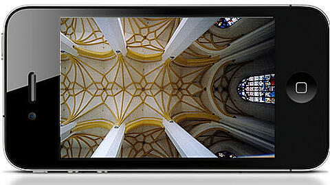 Ab sofort gibt es Applikationen (Apps) fürs iPhone für den Alten Peter und die Frauenkirche.