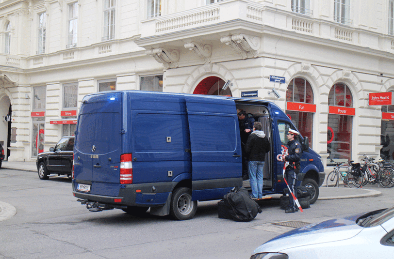 Der Entminungsdienst kümmerte sich um das verdächtige Paket.