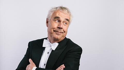 C. Bernd Sucher war lange Zeit Theaterkritiker der SZ. Nun lehrt er an der Hochschule für Fernsehen und Film.