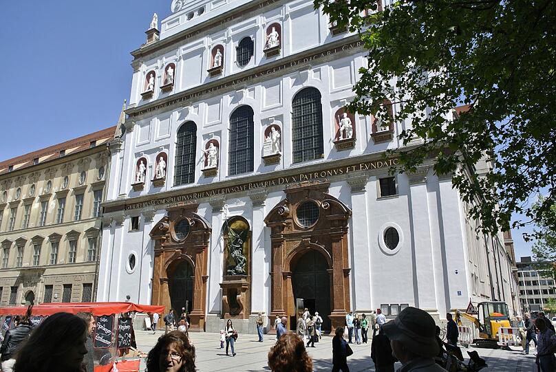 Die Michaelskirche ist wieder entrüstet.