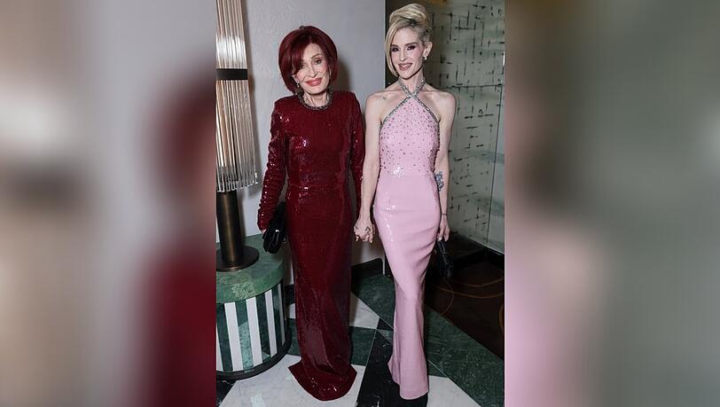 Sharon Osbourne (l.) und Kelly Osbourne bei dem Event in London.