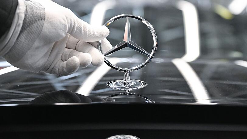 Bei Mercedes-Benz soll k&uuml;nftig wieder mehr im B&uuml;ro vor Ort gearbeitet werden. (Archivbild)