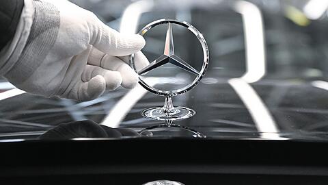 Bei Mercedes-Benz soll k&uuml;nftig wieder mehr im B&uuml;ro vor Ort gearbeitet werden. (Archivbild)