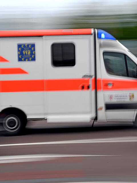 Die verletzte Motorradfahrerin wurde in eine Klinik gebracht.