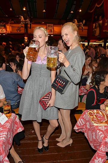 Julia Almendra Hetzel, Anne Sophie Monrad