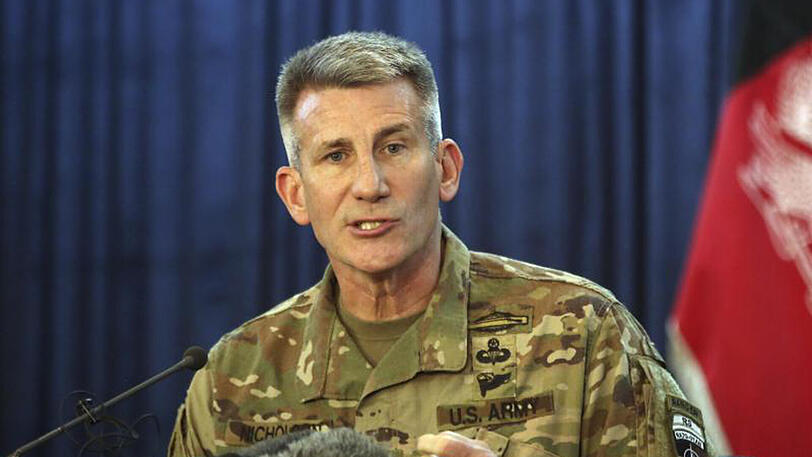 Der Befehlshaber der Mission "Resolute Support" der US-Streitkräfte in Afghanistan, John W. Nicholson Jr., spricht während einer Pressekonferenz in Kabul.