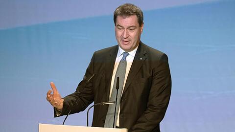 Markus Söder (CSU), Ministerpräsident von Bayern, spricht beim Staatsakts "100 Jahre Freistaat Bayern". Foto: Sven Hoppe/Archiv