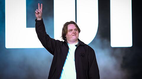 Lewis Capaldi meldete sich auf dem Glastonbury Festival zur&uuml;ck.