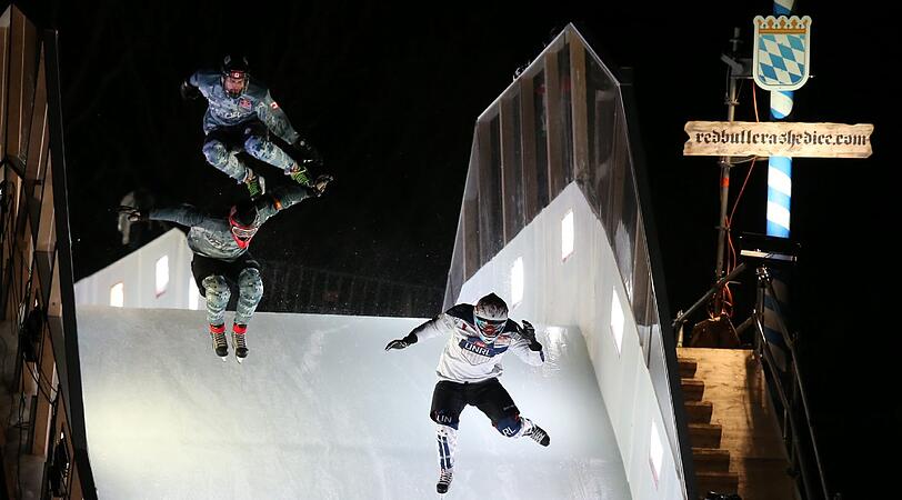 Fast and furious: So ging es am 8. Januar im Olympiapark zu. Sehen Sie hier die Bilder vom Crashed Ice Contest.