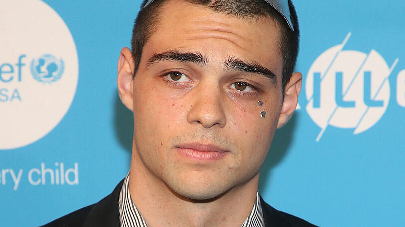 Noah Centineo kam bei einem TV-Auftritt kräftig ins Schwitzen