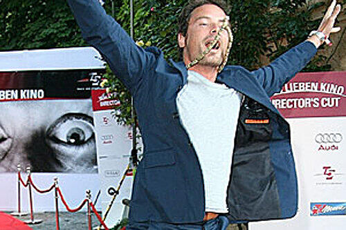 Schauspieler und Comedian John Friedmann verliebt sich nur in Models.