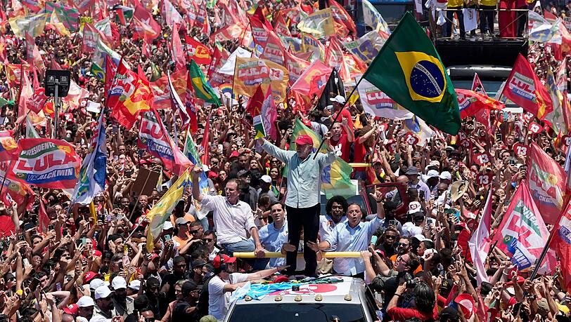 Lula mobilisiert zum letzten Mal vor der Stichwahl die Massen.