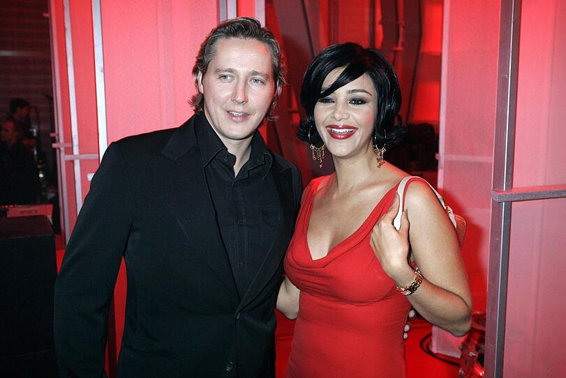 2004 wurde Verona Pooth als Maxim-"Woman of the Year" ausgezeichnet. Im selben Jahr heiratete sie ihren Ehemann und nahm dessen Nachnamen an.