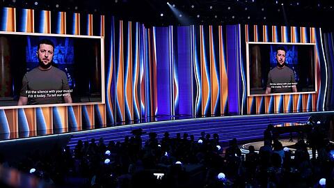 Der ukrainische Präsident Selenskyj spricht per Videobotschaft bei den Grammy Awards in Las Vegas.
