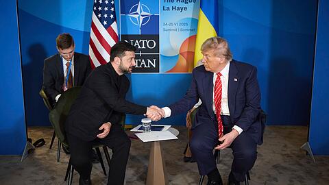 Trump und Selenskyj am Rande des am Rande des Nato-Gipfels persönlich. (Archivbild)