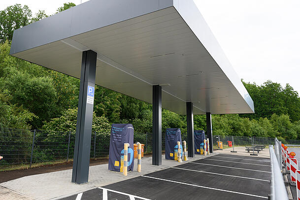 Eine gut ausgebaute Ladeinfrastruktur ist Voraussetzung dafür, dass künftig mehr E-Autos auf den Straßen unterwegs sind. Eine gut ausgebaute Ladeinfrastruktur ist Voraussetzung dafür, dass künftig mehr E-Autos auf den Straßen unterwegs sind.