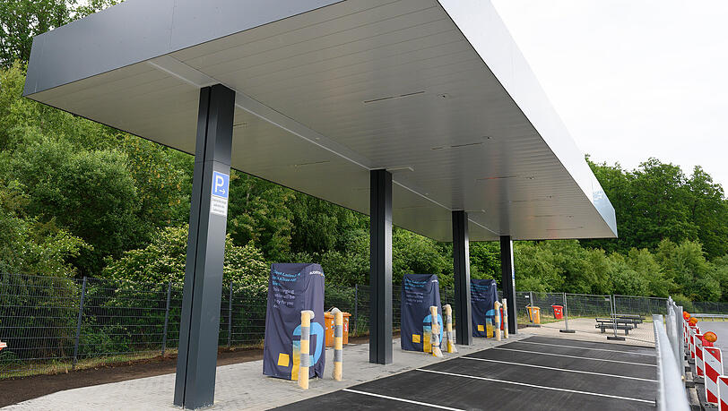 Eine gut ausgebaute Ladeinfrastruktur ist Voraussetzung dafür, dass künftig mehr E-Autos auf den Straßen unterwegs sind. Eine gut ausgebaute Ladeinfrastruktur ist Voraussetzung dafür, dass künftig mehr E-Autos auf den Straßen unterwegs sind.