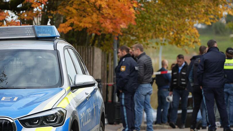 Angehörige wählten nach Angaben der Polizei nach der Tat den Notruf. Angehörige wählten nach Angaben der Polizei nach der Tat den Notruf.