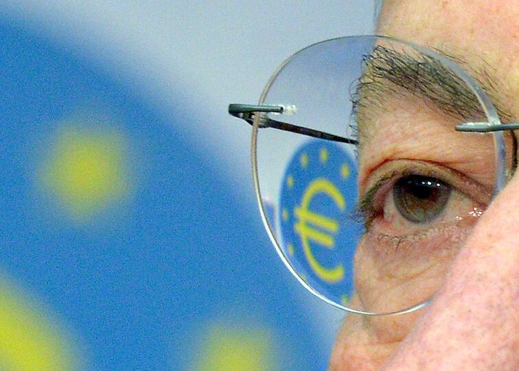 Das Euro-Zeichen vor einer Bank in Litauen. Der Euro hat sich wieder berappelt.