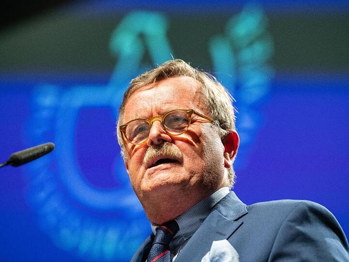 Frank Ulrich Montgomery gibt sein Amt als Präsident der Bundesärztekammer nach acht Jahren ab.
