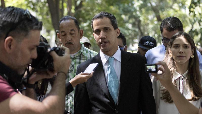 Der 35 Jahre alte Parlamentschef Guaidó hatte sich am 23. Januar als Übergangspräsident vereidigen lassen und Maduro damit offen herausgefordert. Der 35 Jahre alte Parlamentschef Guaidó hatte sich am 23. Januar als Übergangspräsident vereidigen lassen und Maduro damit offen herausgefordert.
