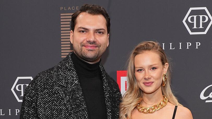 So einträchtig wie hier im Februar 2024 ist es zwischen Jimi Blue Ochsenknecht und Laura-Marie Geissler schon lange nicht mehr. So einträchtig wie hier im Februar 2024 ist es zwischen Jimi Blue Ochsenknecht und Laura-Marie Geissler schon lange nicht mehr.