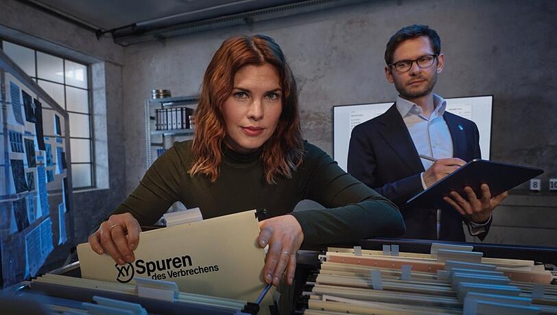 "XY Spuren des Verbrechens": Helene Reiner und Fabian Puchelt kn&ouml;pfen sich die Akten vor.