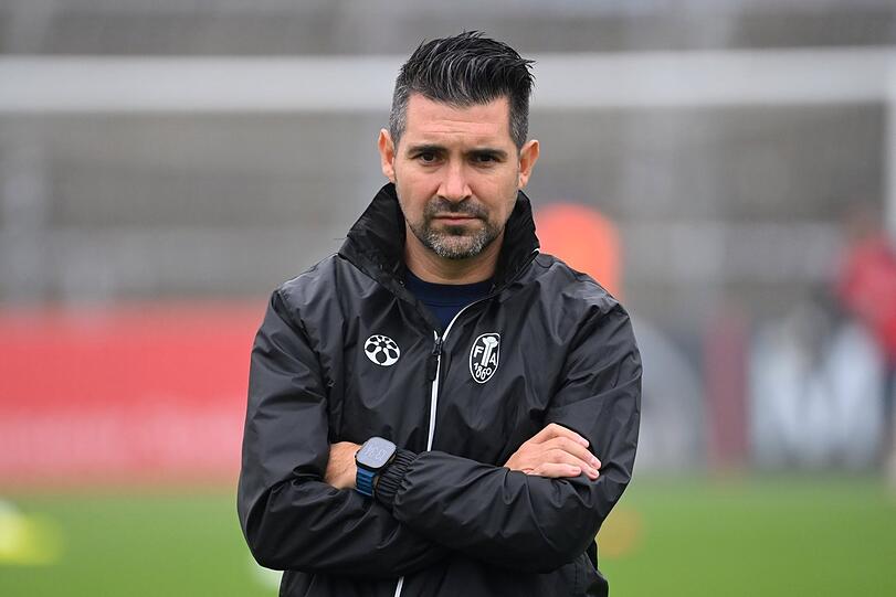 "Wir haben miteinander gesprochen und ich habe ihm klar gesagt, was wir von ihm erwarten", sagt Alper Kayabunar über Cristian Leone. "Wir haben miteinander gesprochen und ich habe ihm klar gesagt, was wir von ihm erwarten", sagt Alper Kayabunar über Cristian Leone.