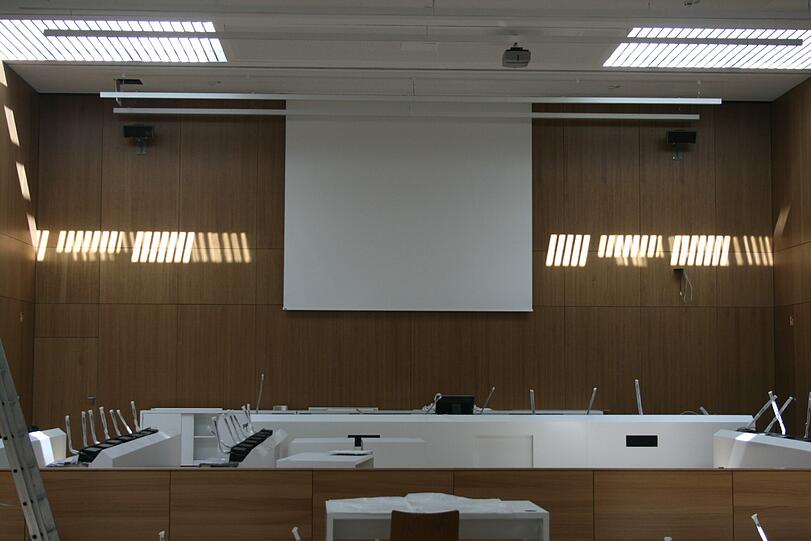 Fast fertig: Der Neubau des Stadelheimer Hochsicherheitsgerichtssaals.