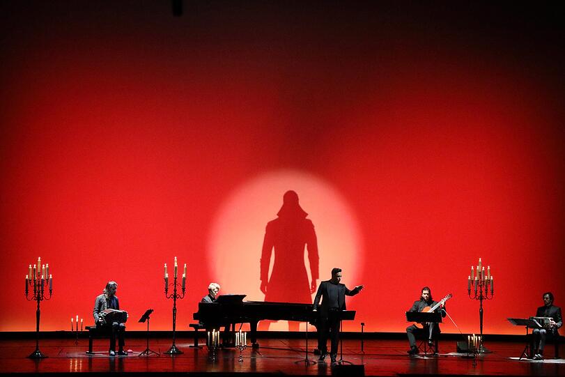 Erwin Schrott mit "Tango diablo" im Nationaltheater.