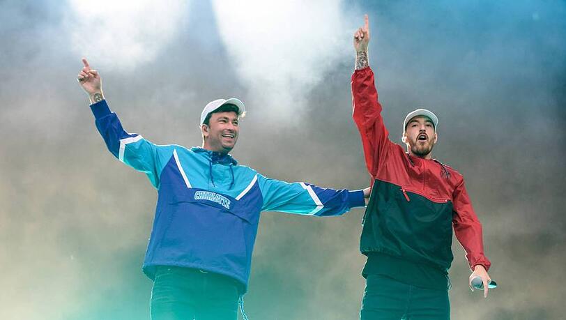 Marteria (links) und Casper haben sich nach dem abgebrochenen Konzert in Essen etwas einfallen lassen Marteria (links) und Casper haben sich nach dem abgebrochenen Konzert in Essen etwas einfallen lassen