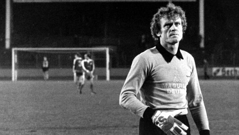 Bayern-Keeper Sepp Maier versteht die Welt nicht mehr. Bayern-Keeper Sepp Maier versteht die Welt nicht mehr.