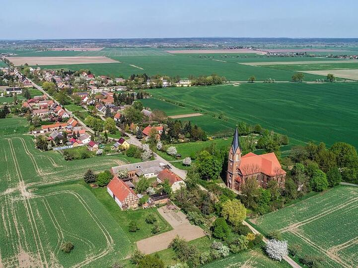 Wohnhäuser auf dem Land in Brandenburg.