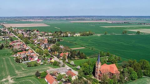 Wohnhäuser auf dem Land in Brandenburg.